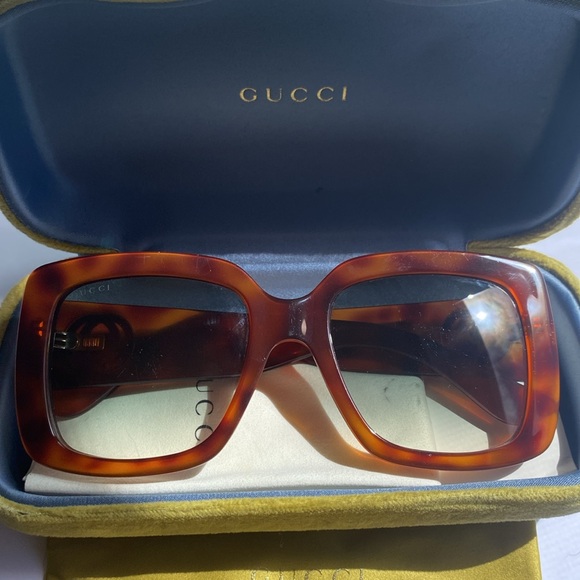 Gucci sunglasses with tortoiseshell print - Picture 3 of 3